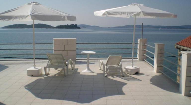 Apartment with barbecue, terrace & garden | Pets are welcome in Orebic