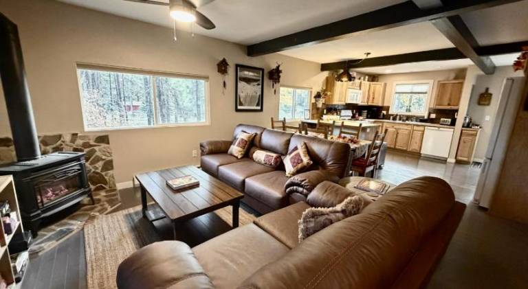 Ample chalet with hot tub | Pets are welcome — photo 2