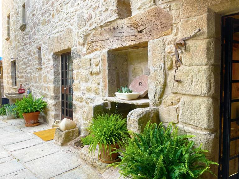 Fully equipped house with pool, hot tub & garden | Suitable for remote work | Dogs allowed — photo 5