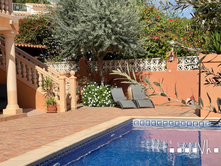 Villa with private pool, barbeque & yard — photo 3