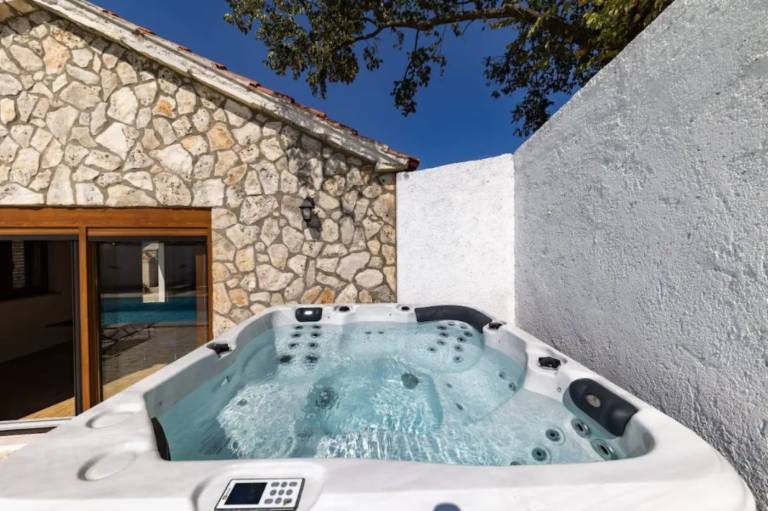 Villa with garden, patio & private pool — photo 2