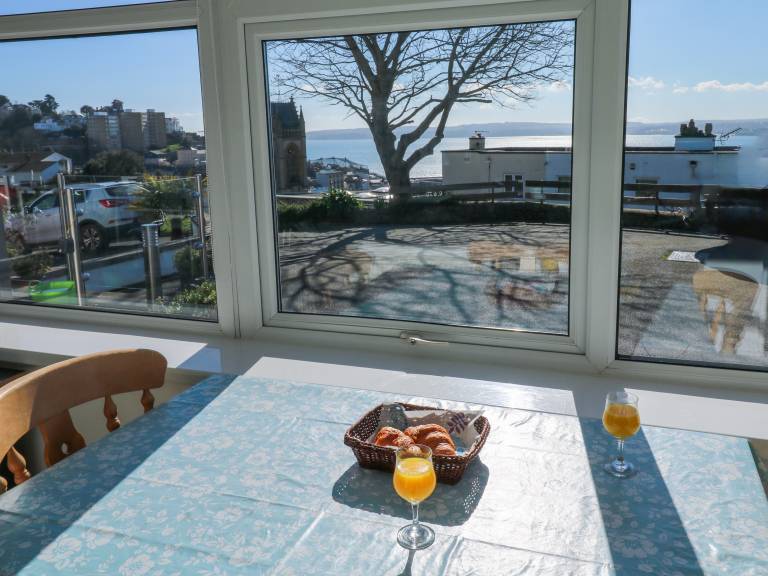 Cottage with yard | Beach view — photo 5