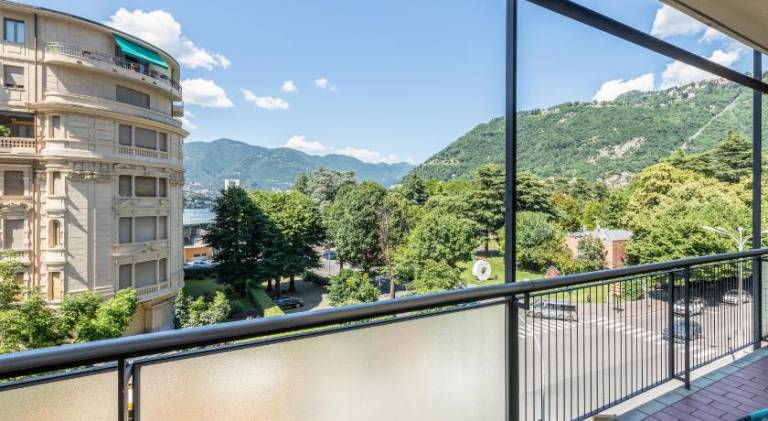 Fully equipped nice rental apartment with terrace | Close to Como Cathedral | Perfect for remote work | Dogs allowed — photo 3
