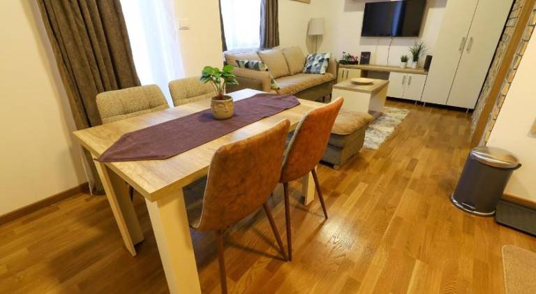 Serviced apartment with yard & terrace — photo 2