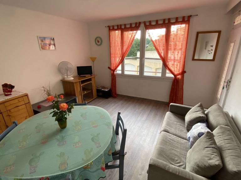 Apartment with 2 rooms for 6 persons — photo 2