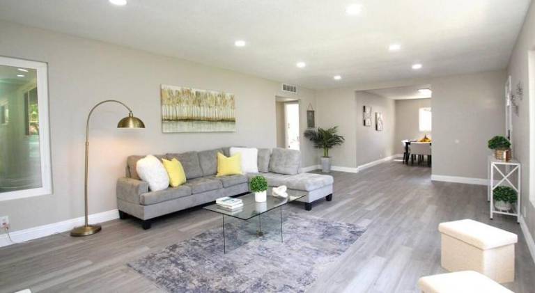 House with 4 rooms for 12 persons in Fresno, CA