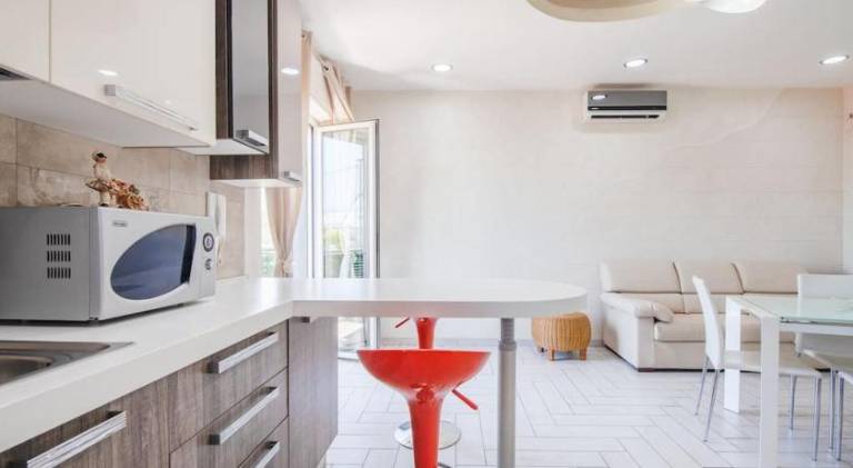 SuiteHouse - With Jacuzzi & All Comfort — photo 4