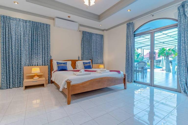 Villa with pool, BBQ & yard | Next to Big Buddha | Pets are welcome — photo 2