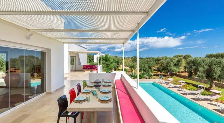 Villa with barbeque, yard & patio — photo 3
