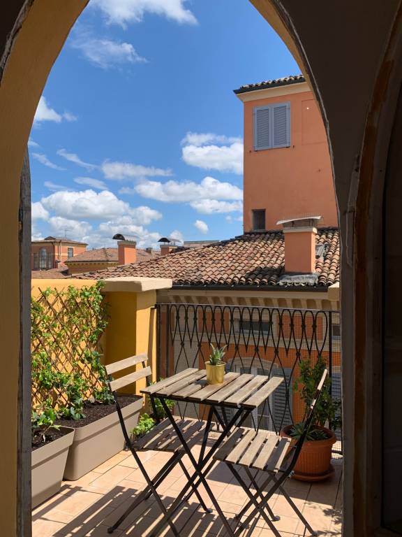 Vacation home with terrace & fast internet | City view in Modena