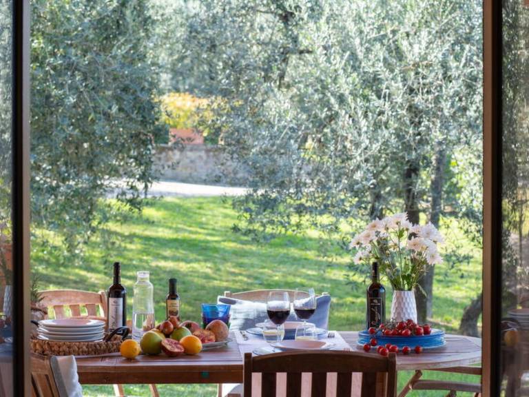 Vacation home with patio, barbecue & private pool | Mountain view — photo 4