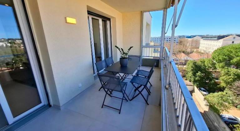 Apartment with terrace — photo 2