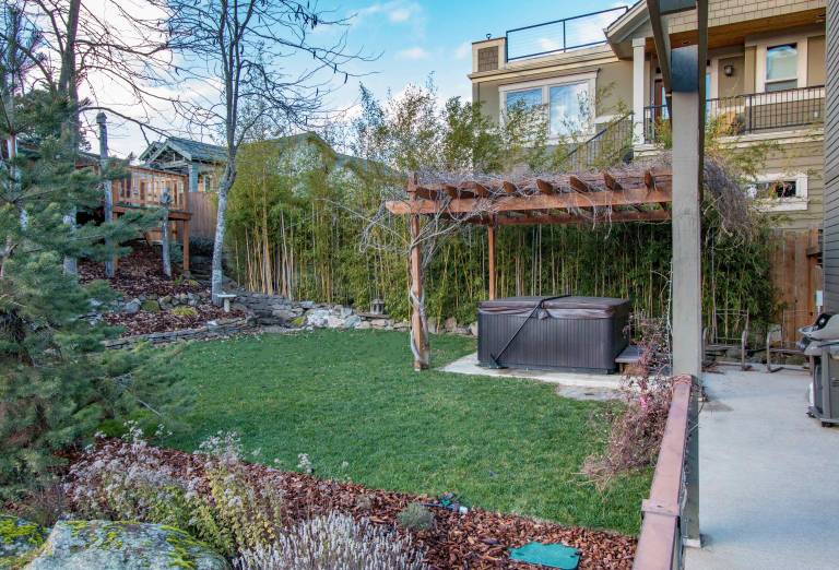Hazel House - Gorgeous, Views, Perfect Hood River Getaway! — photo 4