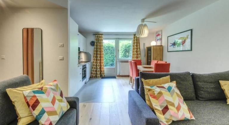 Fully equipped holiday apartment with yard, hot tub & grill | Ski nearby | Pets allowed in Chamonix-Mont-Blanc