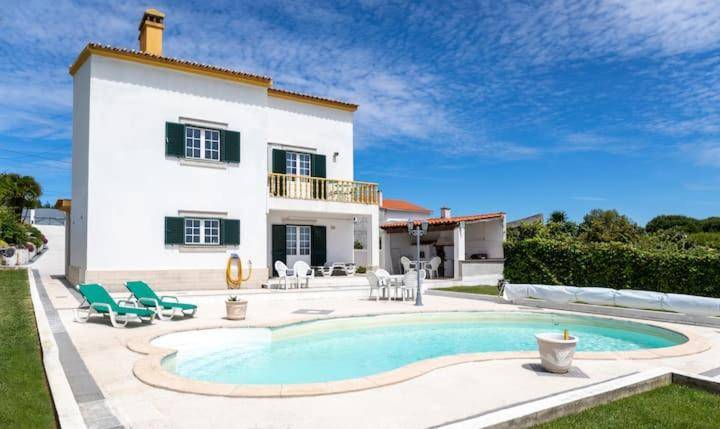Big vacation home with barbecue, patio & private pool | Pet-friendly — photo 3
