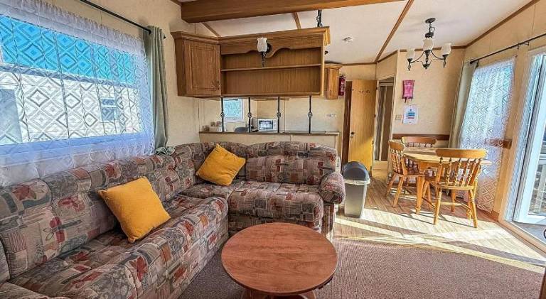 6 Berth Caravan By The Beach In Hunstanton In Norfolk, Pets Welcome Ref 13009L — photo 3