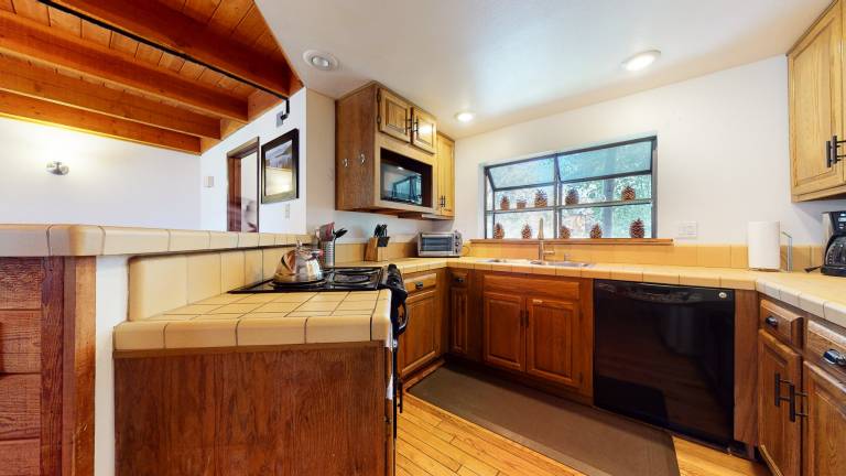 Fully equipped beautiful condo with heated pool, sauna & hot tub | Dogs allowed — photo 4