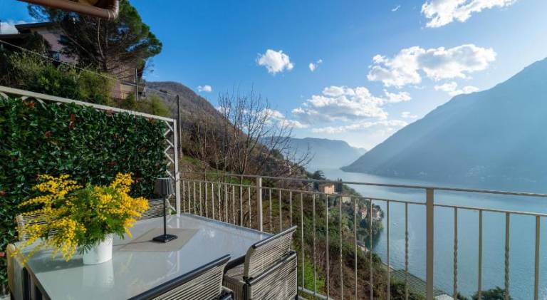 Apartment with 3 rooms for 4 persons in Lezzeno