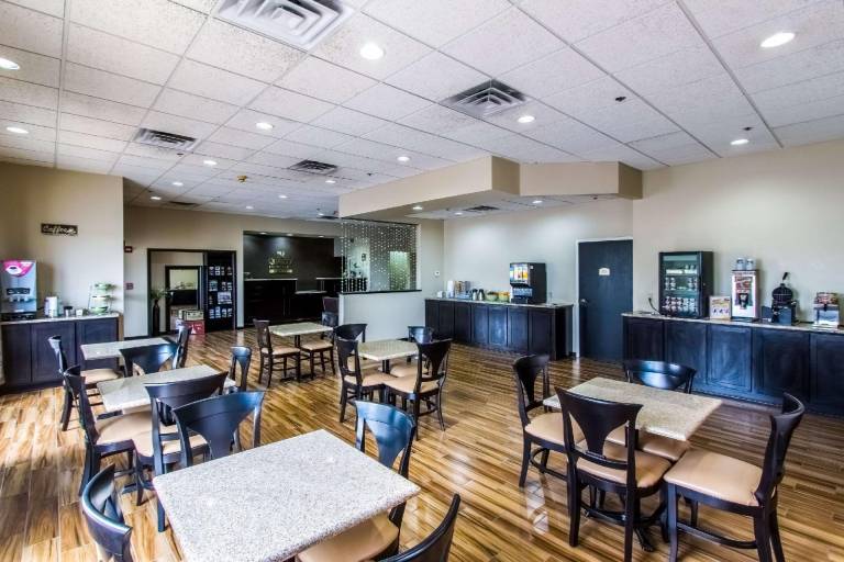 Quality Inn & Suites Moline - Quad Cities — photo 4