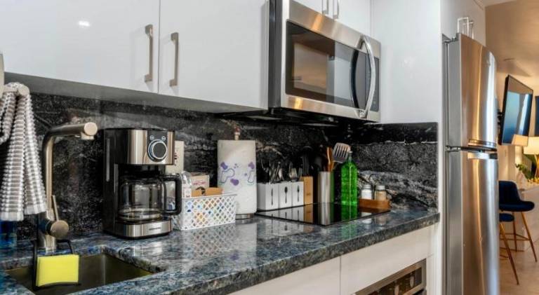 Stunning Beachfront condo in sunny Sunny Isles Beach with AC, fitness room, WiFi — photo 4