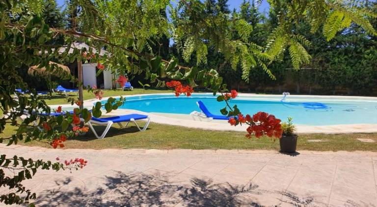 Chalet with garden, grill & hot tub in Chiclana de la Frontera