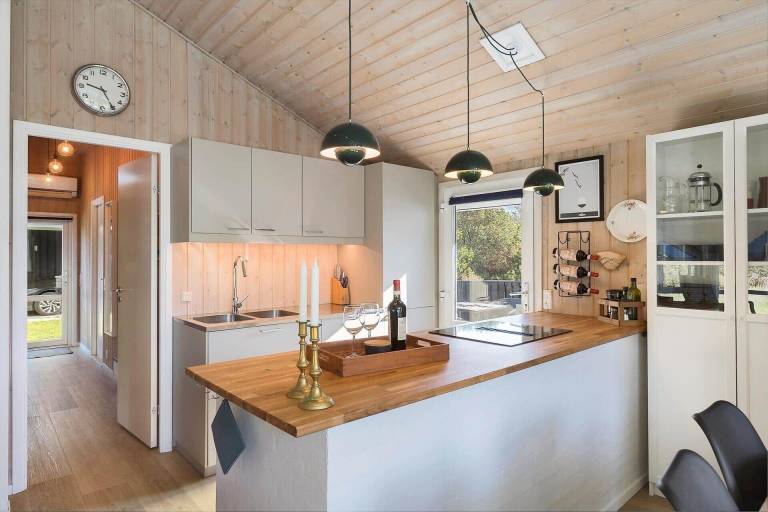 Vacation home with sauna, hot tub & barbecue — photo 4