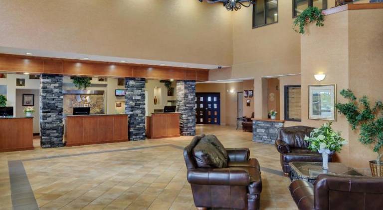 Pomeroy Inn and Suites Dawson Creek — photo 3