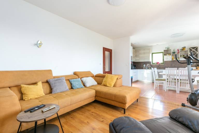 Comfortable and spacious apartment with terrace and sea view Kaštel Novi, Kaštela (A-22569-a) — photo 4