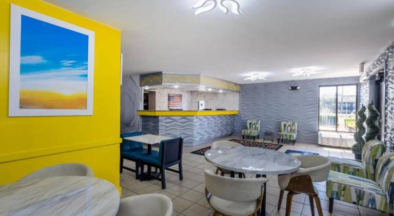 Days Inn & Suites by Wyndham Fayetteville NW Ft Bragg — photo 4