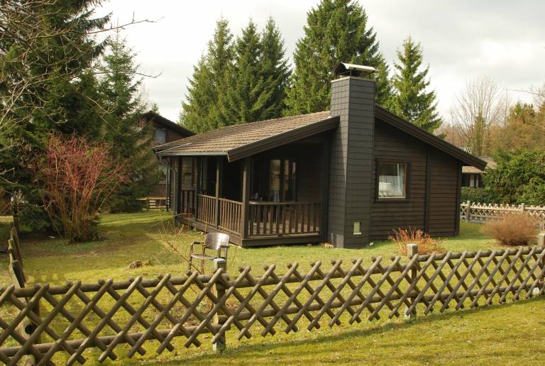 Holiday park with patio & yard — photo 3