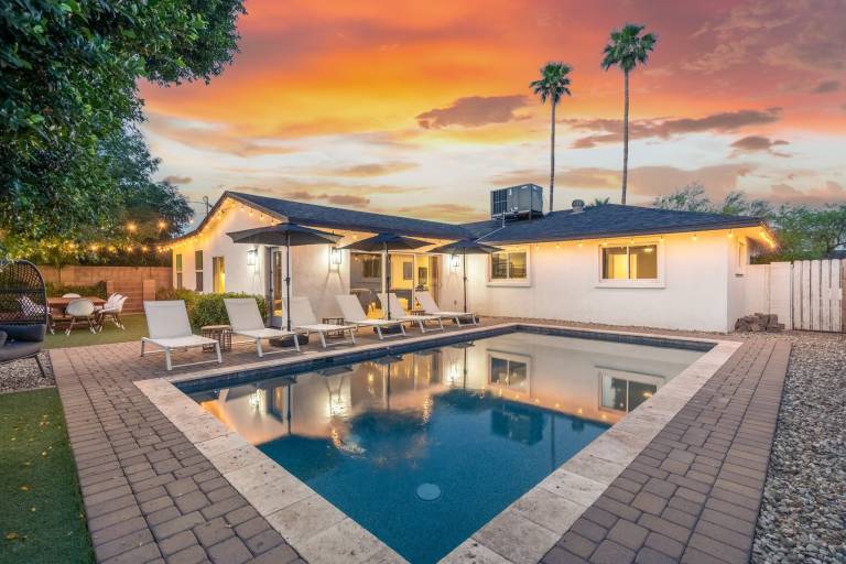 Closest Walk to Entertainment District