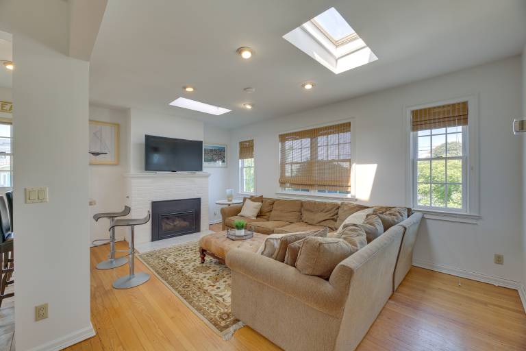 Lovely Apartment in Long Beach 3 Blocks to Ocean