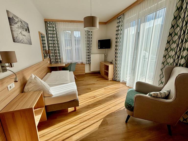 Apartment with terrace, garden & pool — photo 4