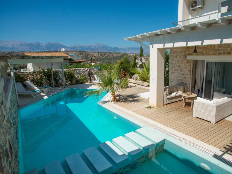 Fully equipped villa with patio, yard & barbeque | Pets allowed — photo 5