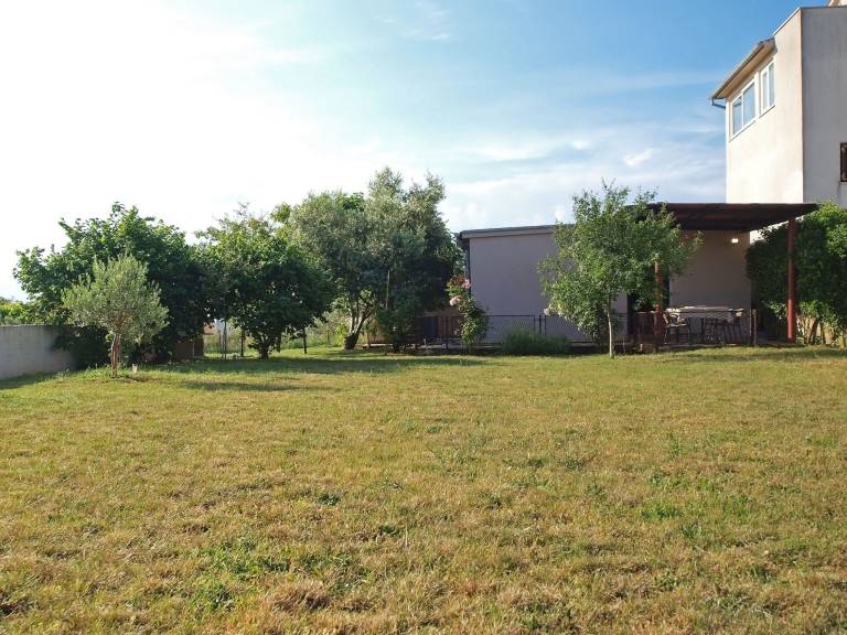 House with terrace & barbecue — photo 2