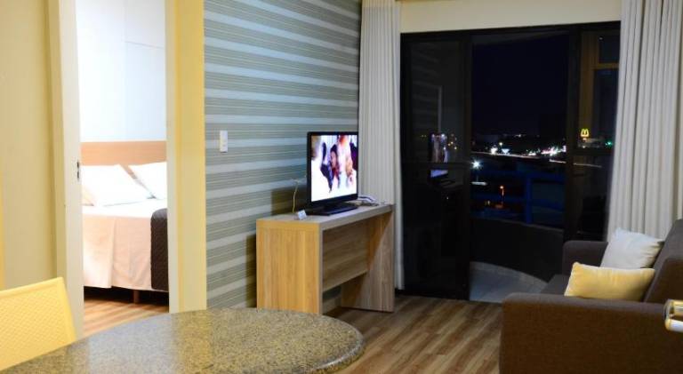 Serviced apartment with pool, yard & patio — photo 2