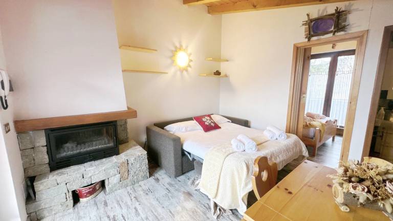 Family-friendly rental apartment with patio | Mountain view | Close to the ski | Pet-friendly — photo 3