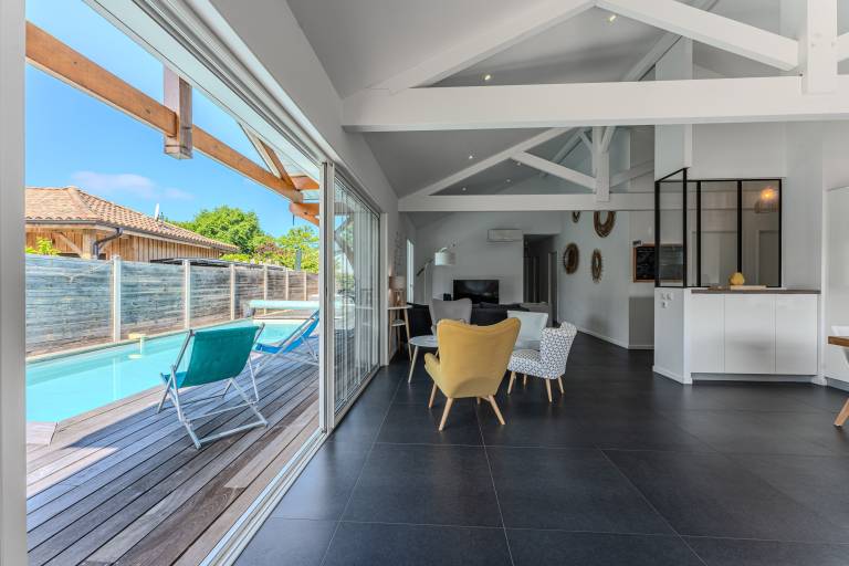 Fully equipped beautiful vacation home with private pool, fast internet & terrace | Garden view | Pet-friendly in Gujan-Mestras