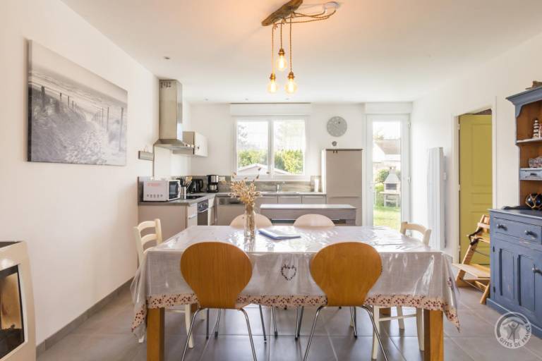 Gite with barbecue, terrace & yard — photo 5