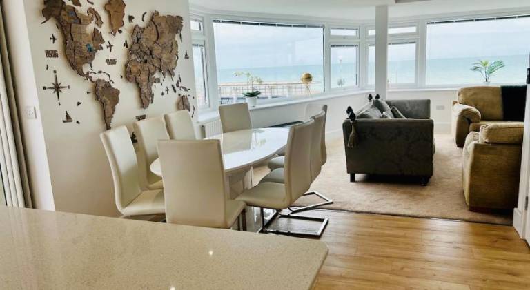 The Beach House Worthing 5 Bedrooms 3 Bathrooms Hot Tub BBQ — photo 4