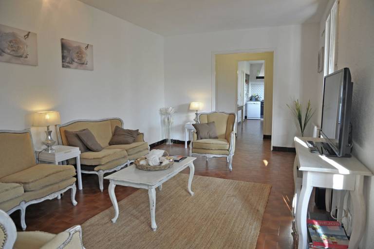 Villa with barbeque, private pool & garden — photo 2