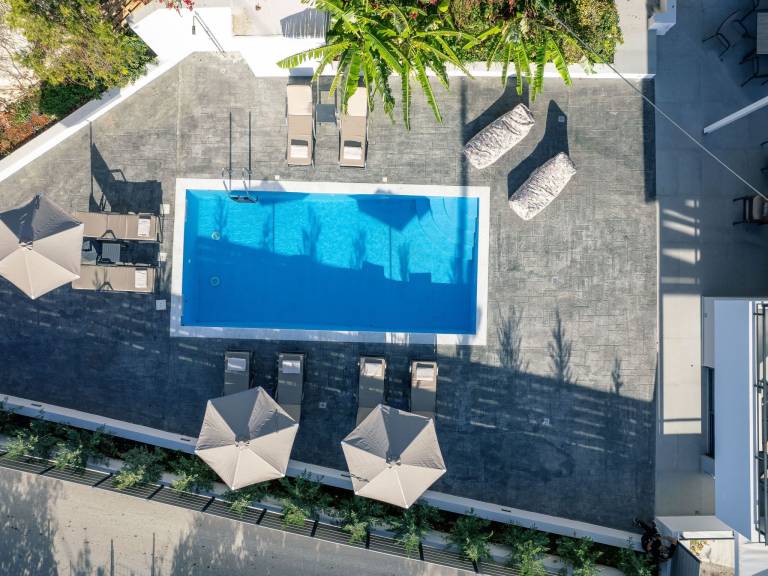 House with barbeque & private pool — photo 2