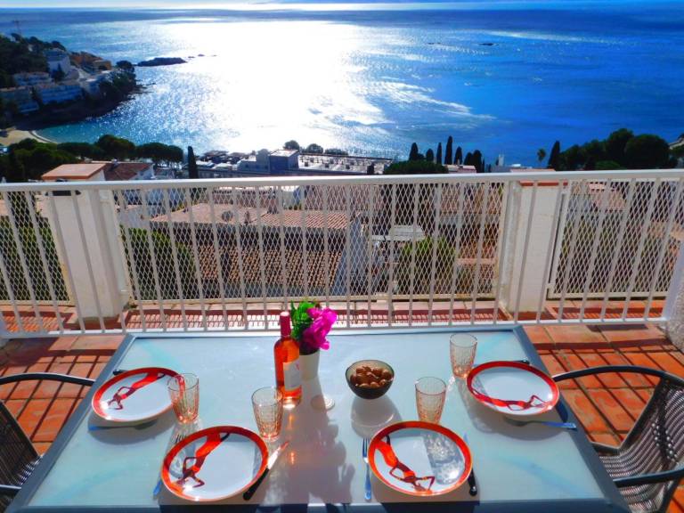 Vacation home with patio & yard | Close to the beach | Dogs allowed — photo 3