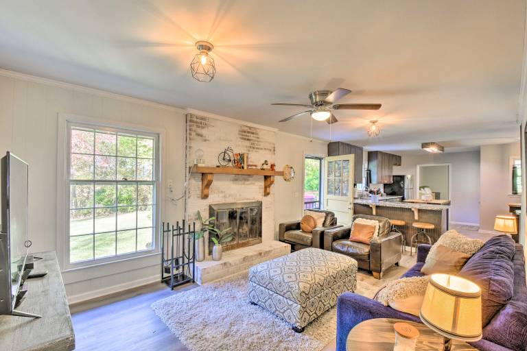 Mod 'Stable House' on 10 Acres, Walk to Lake! — photo 2