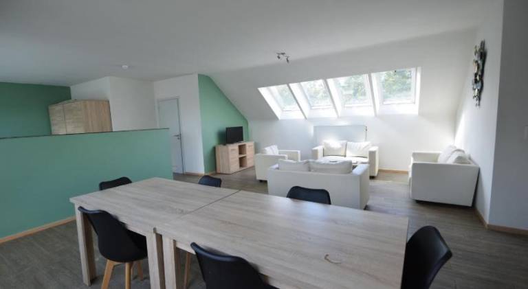 Serviced apartment with patio, garden & pool | Good for workation | Dogs allowed — photo 3