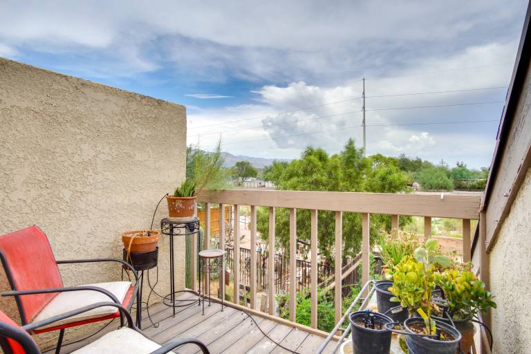 Pet Friendly Tucson Townhome w Pool Access