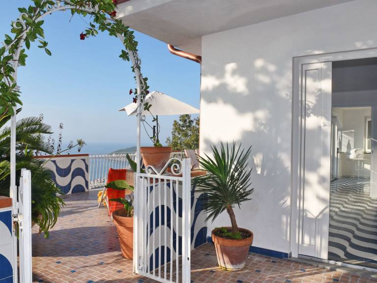 Holiday apartment with terrace — photo 2