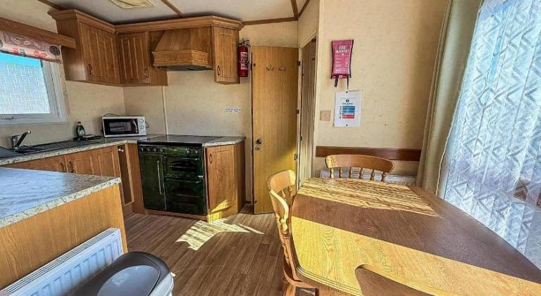 6 Berth Caravan By The Beach In Hunstanton In Norfolk, Pets Welcome Ref 13009L — photo 4