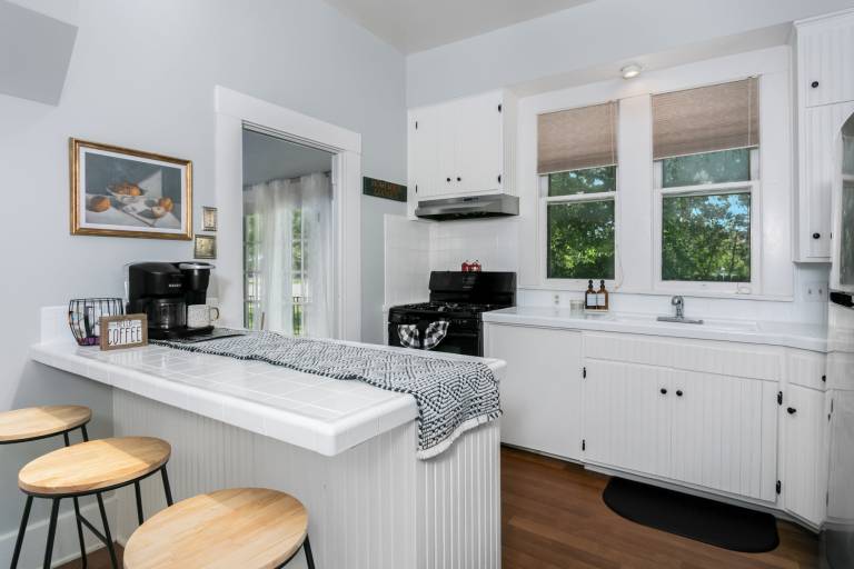 Vacation home with hot tub & grill | Mountain view — photo 5