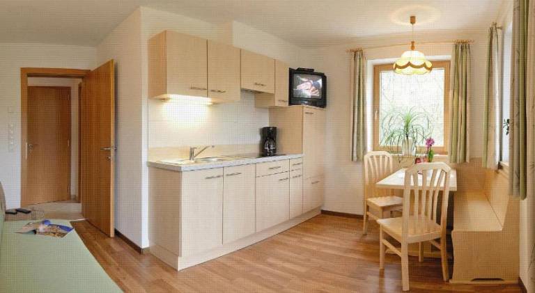 Apartment with terrace, yard & BBQ — photo 2